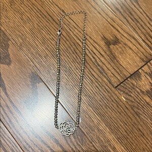 Elegant Gold Floral Pendant Necklace